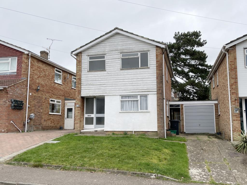 Lot: 99 - LINK-DETACHED HOUSE IN NEED OF COMPLETE RENOVATION AND REPAIR - Main image of house for sale in St Albans by auction